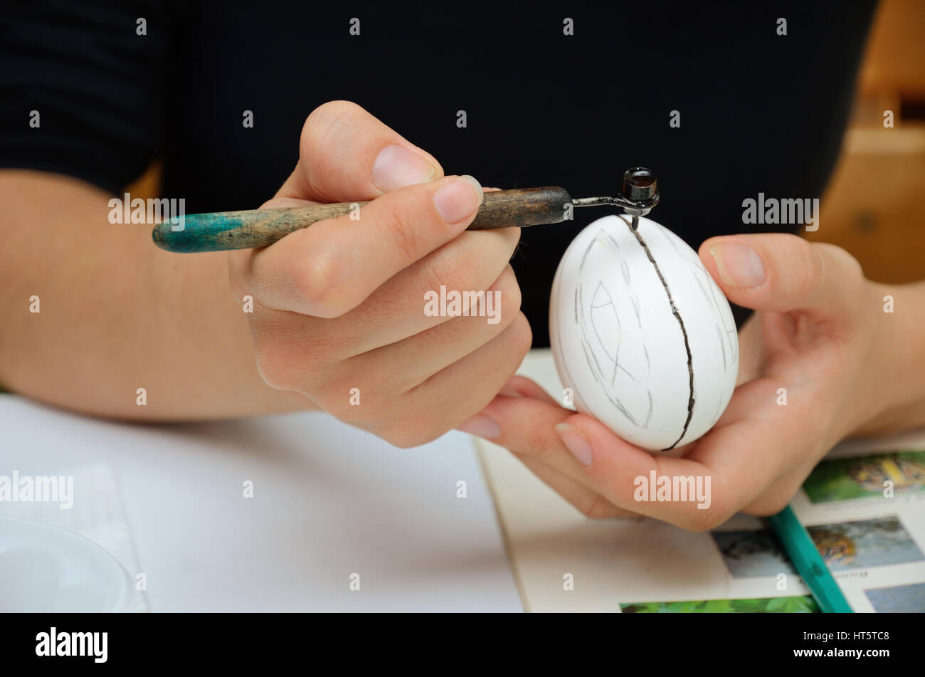 Erstellung der ukrainische Osterei Stockfoto