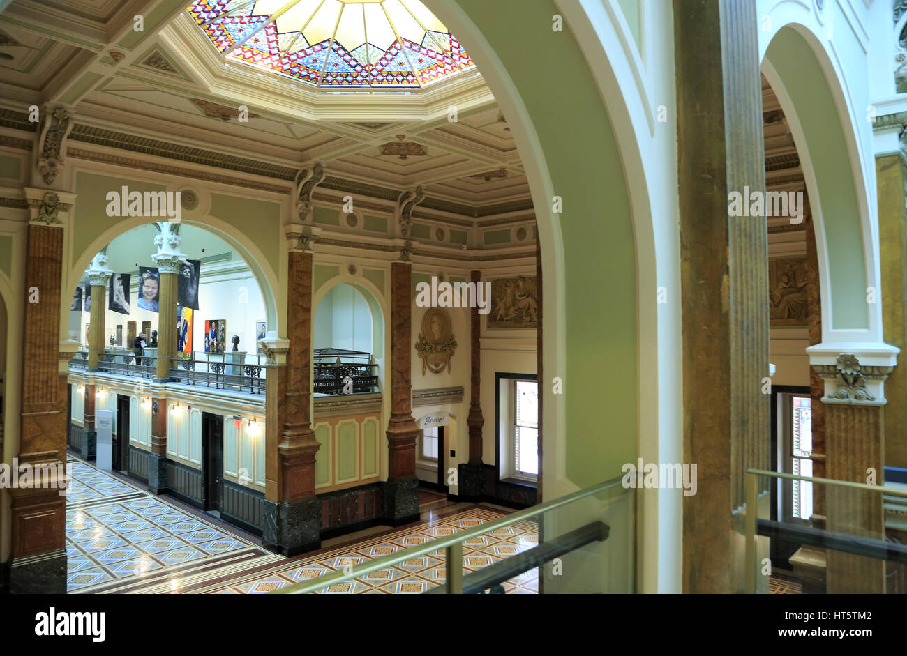 Innenansicht der großen Halle der National Portrait Gallery in Washington DC, USA. Stockfoto