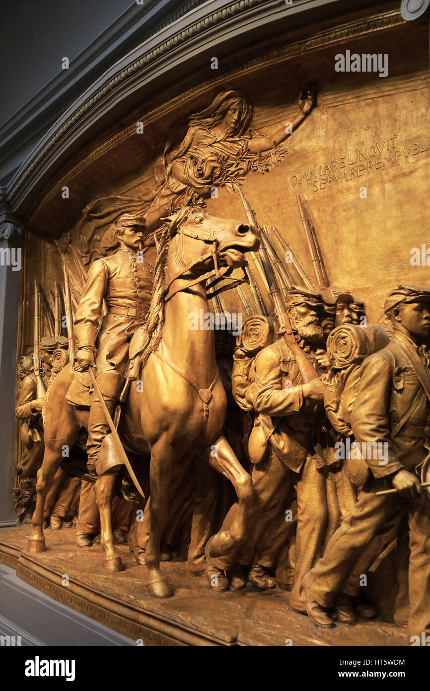 Das Modell der Gedenkstätte für Robert Gould Shaw und das Massachusetts Fifty-Fourth Regiment von Augustus Saint-Gaudensin in der National Gallery of Art. Washington Stockfoto