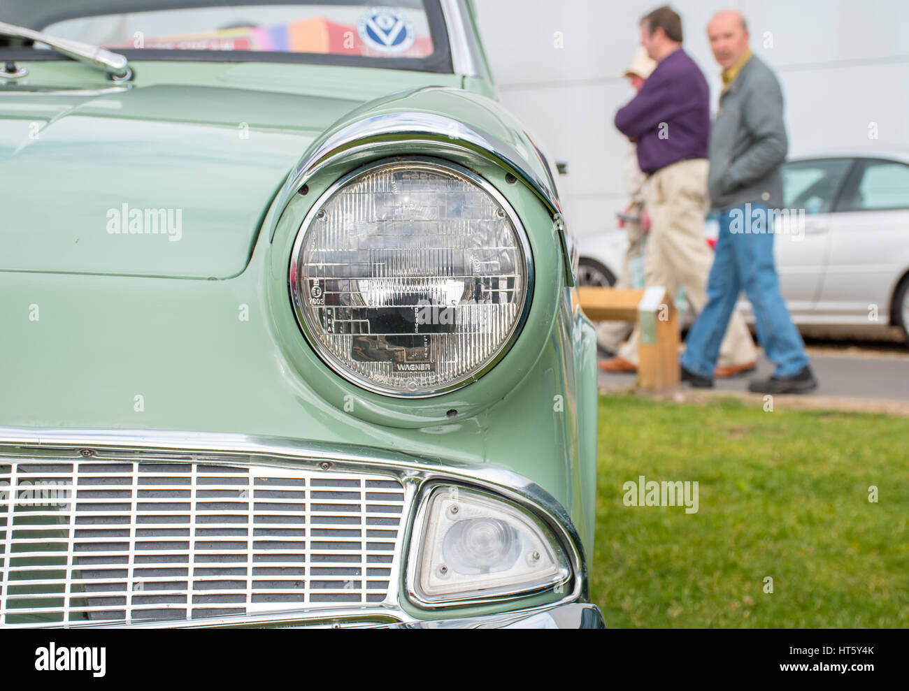 MANCHESTER, Vereinigtes Königreich - Juli 11, 2015:1934 grün Ford Anglia Oldtimer Scheinwerfer. Juli 2015. Stockfoto