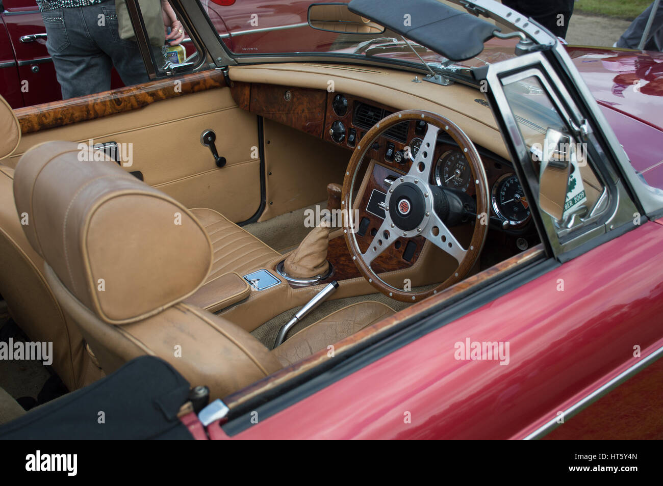 MANCHESTER, Vereinigtes Königreich - 11. Juli 2015: Ein 1992 MG Roadster Oldtimer-Interieur. Juli 2015. Stockfoto