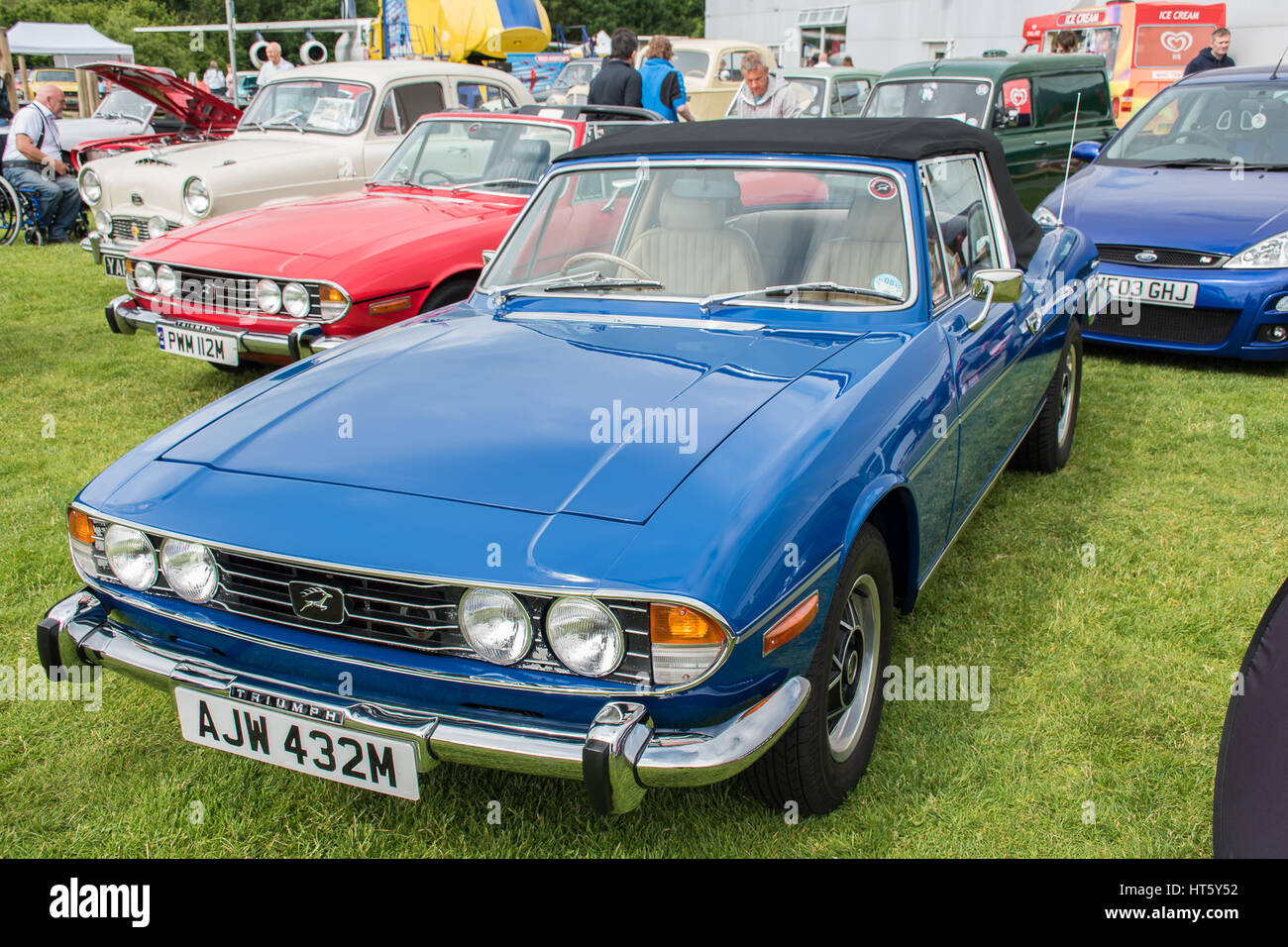 MANCHESTER, Vereinigtes Königreich - 11. Juli 2015: Blau 1973 Triumph Oldtimer. Juli 2015. Stockfoto