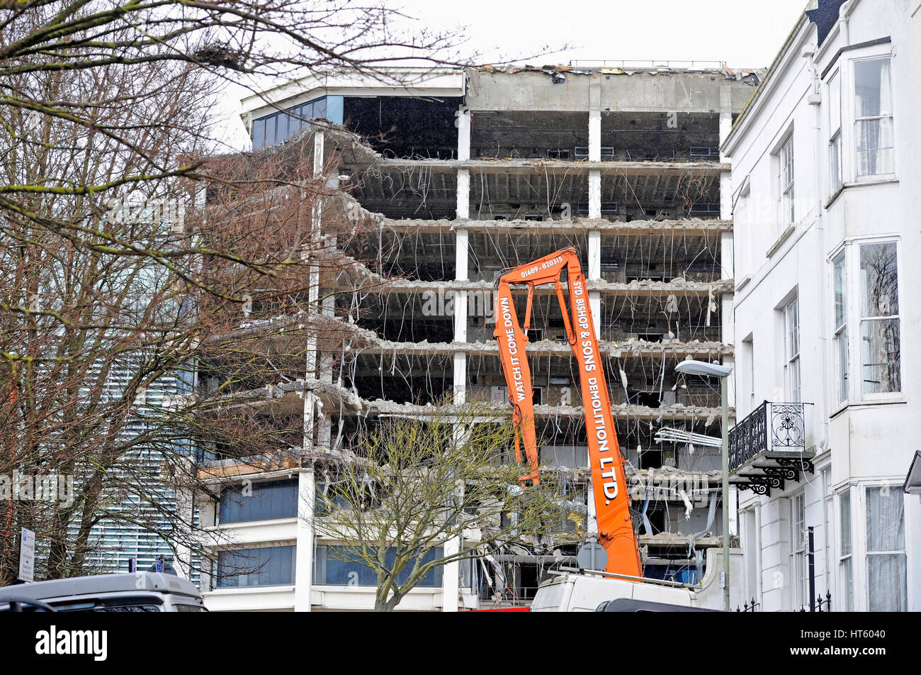 Abriss des alten American Express Europa Zentrale Büros in Edward Street Brighton. Stockfoto