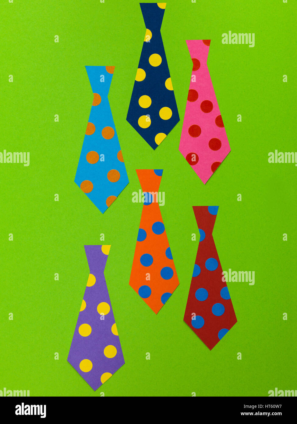 Illustration der Herren Krawatten geschmückt mit farbigen Punkten oder Flecken auf einem grünen Hintergrund Stockfoto