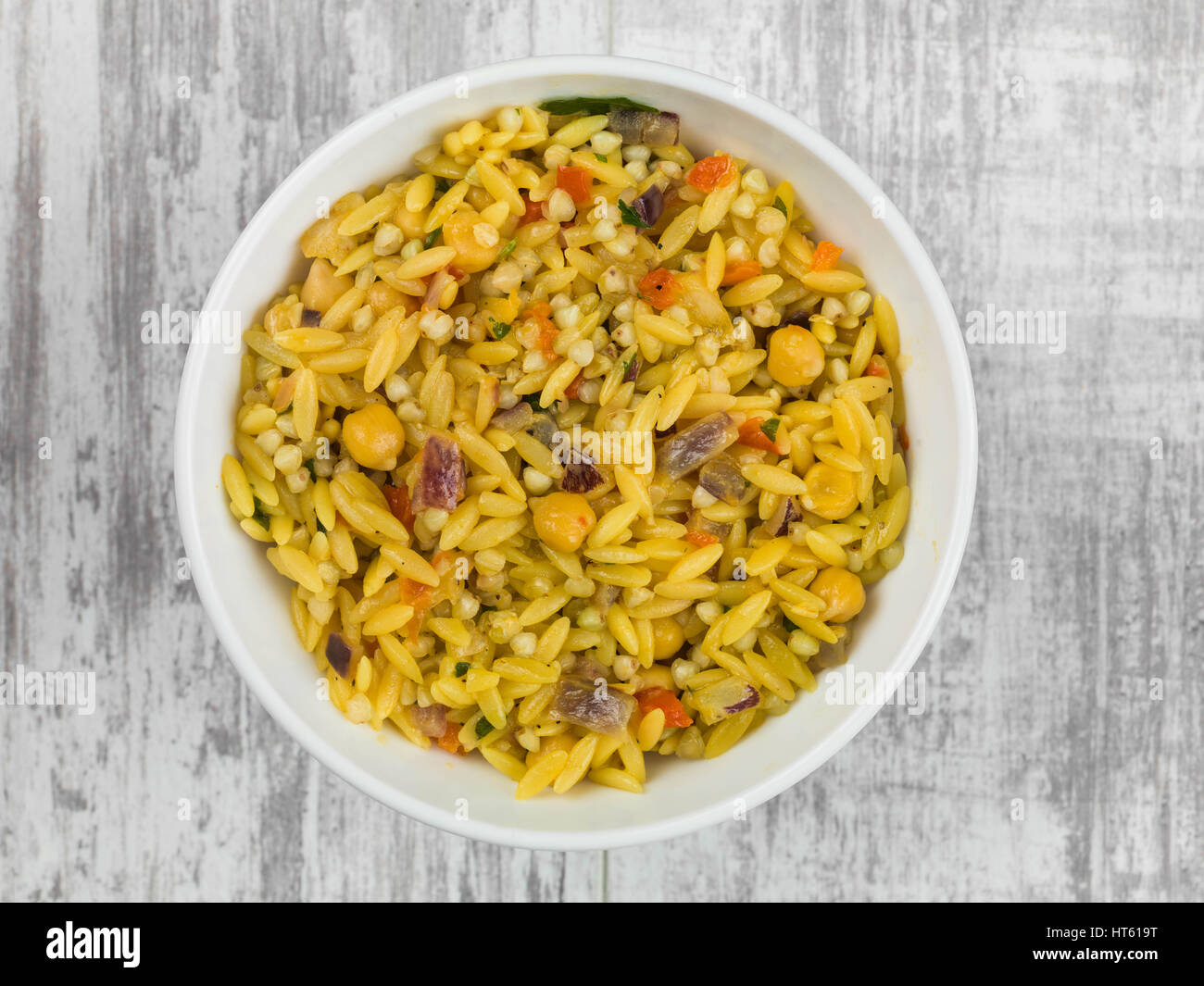 Mediterranen Stil vegetarische Orzo und Buchweizen Stockfoto