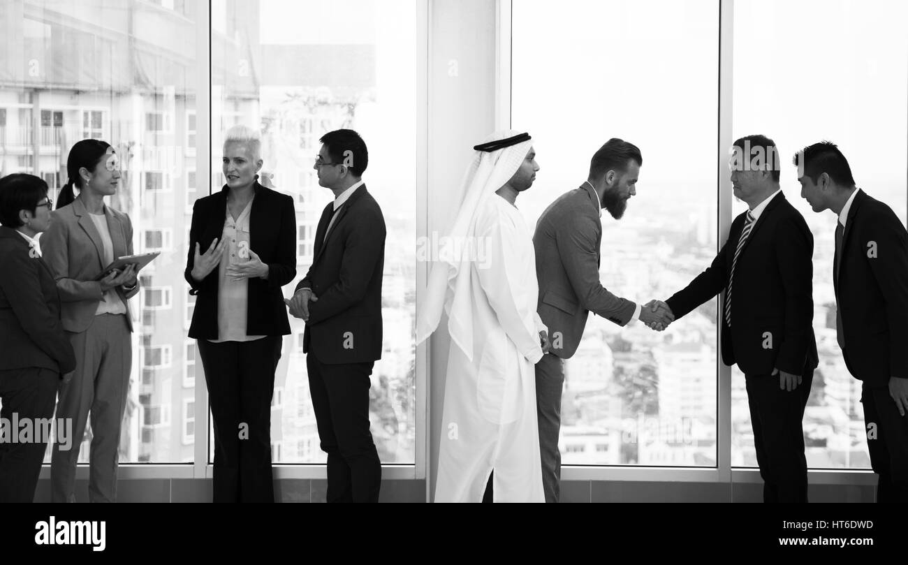 Business Partner Introductionary Handshake Bogen Stockfoto