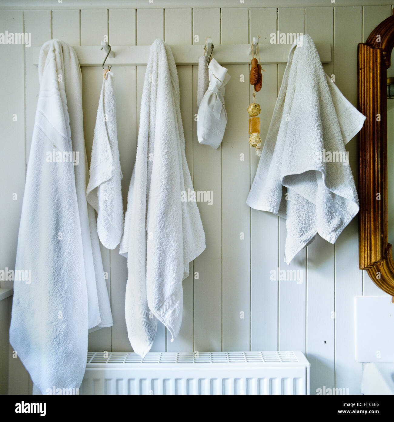 Weiße Handtücher. Stockfoto