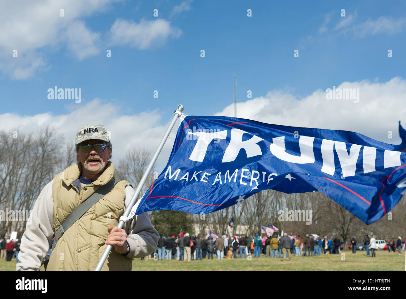 Unterstützer des derzeitigen US-Präsidenten an einer pro-Trump-Kundgebung in Bensalem, PA, am 4. März 2017. Ähnliche kleine wurden veranstaltet bundesweit, th Stockfoto