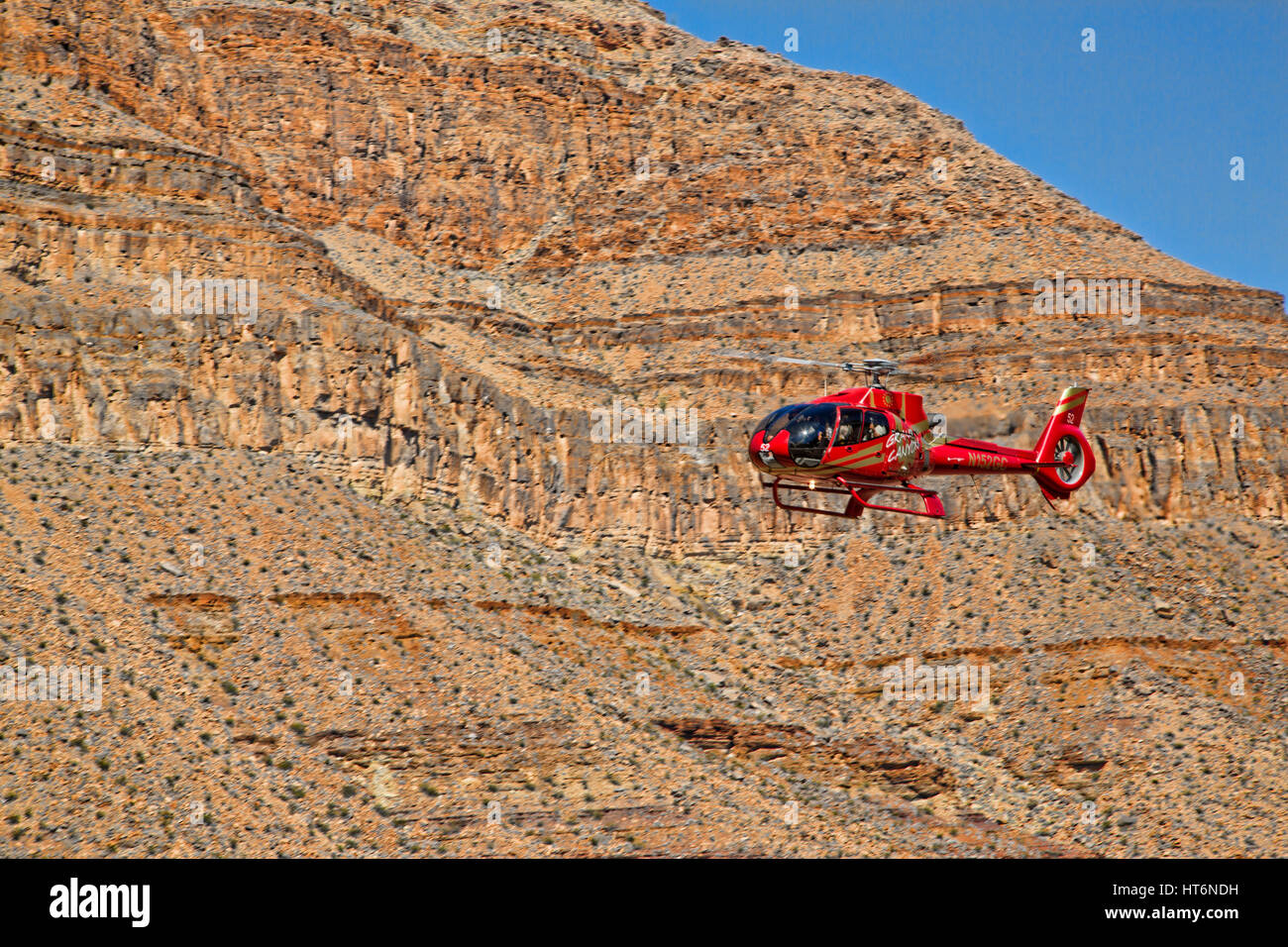 Flugzeugkollision über Dem Grand Canyon Bis auf den boden des grand canyon -Fotos und -Bildmaterial in hoher