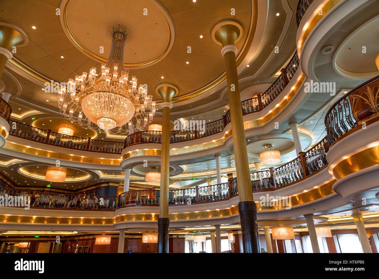 Formale Esszimmer auf einem Luxus-Kreuzfahrtschiff Stockfoto