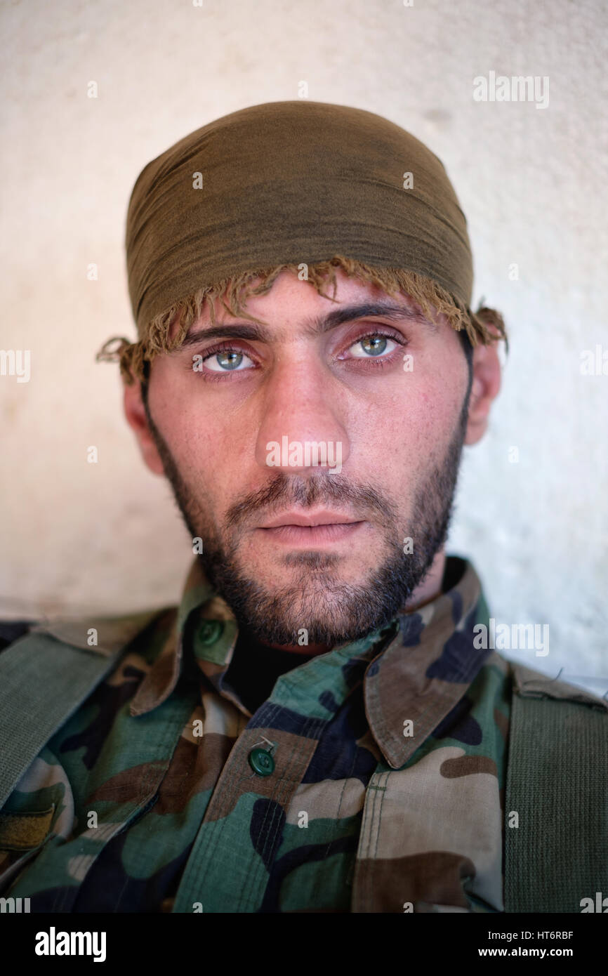 Kudish Peshmerga Kämpfer an vorderster Front mit Isis in Mosul offensive 2016 Stockfoto