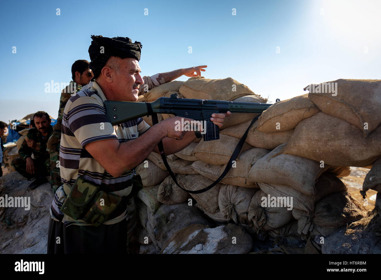 Kudish peshmerga Kämpfer an der Front mit Isis bei mossul Offensive 2016 Stockfoto