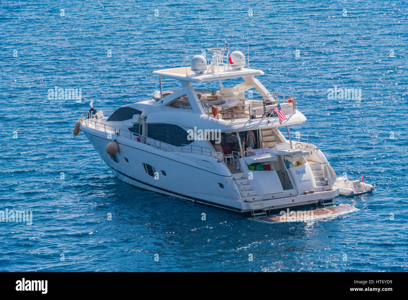 Luxus-Motoryacht, verankert in der Bucht von Göcek-Türkei Stockfoto