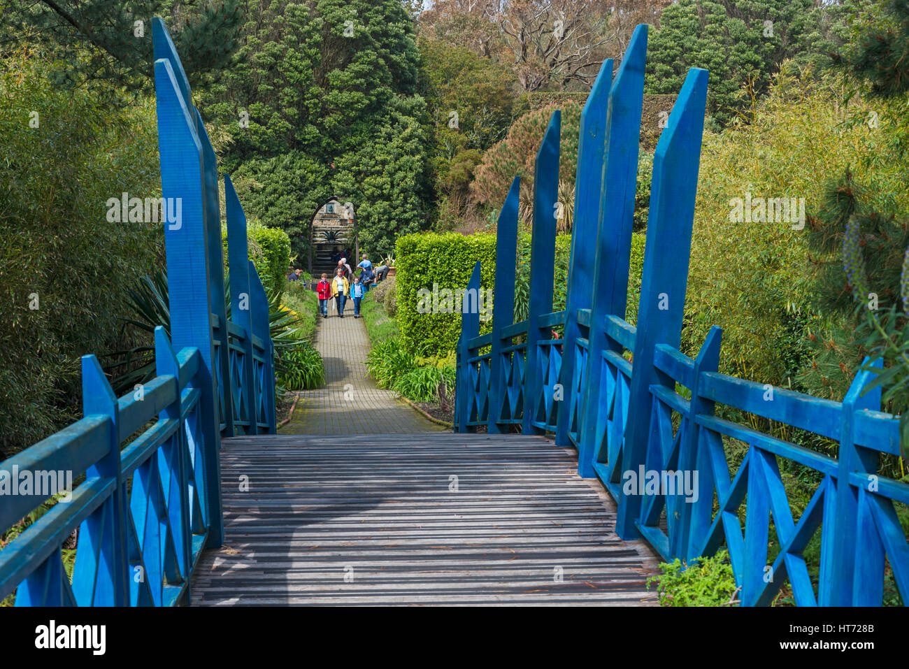 Eingang zum Klostergarten Tresco, Isles of Scilly, Scillies, Cornwall im April Stockfoto