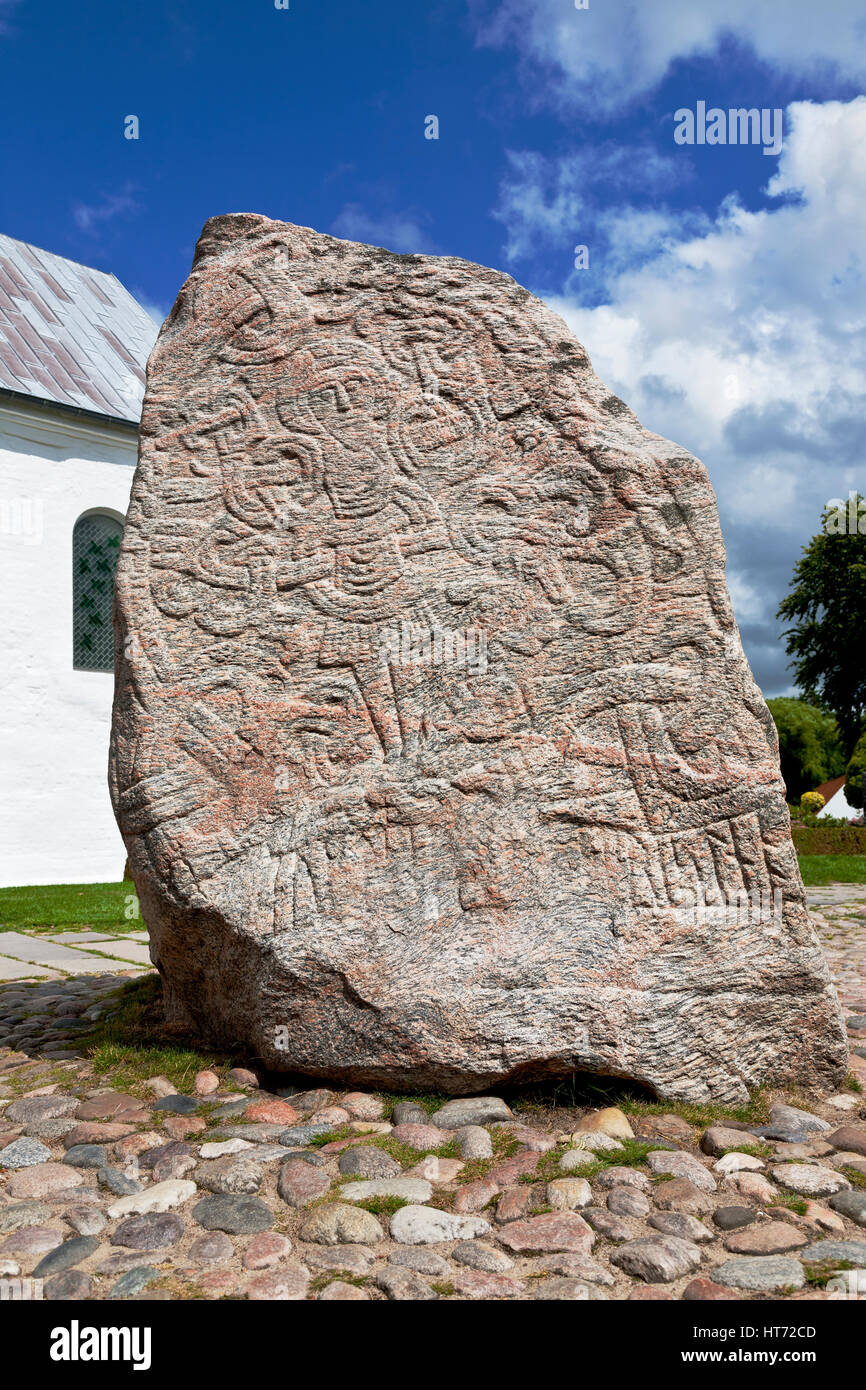 Jelling, Dänemark. Die Gestalt Christi auf der großen Jelling rune Stone von König Harald Bluetooth in der 960 s angehoben. Andere Seite von runic Text. Stockfoto