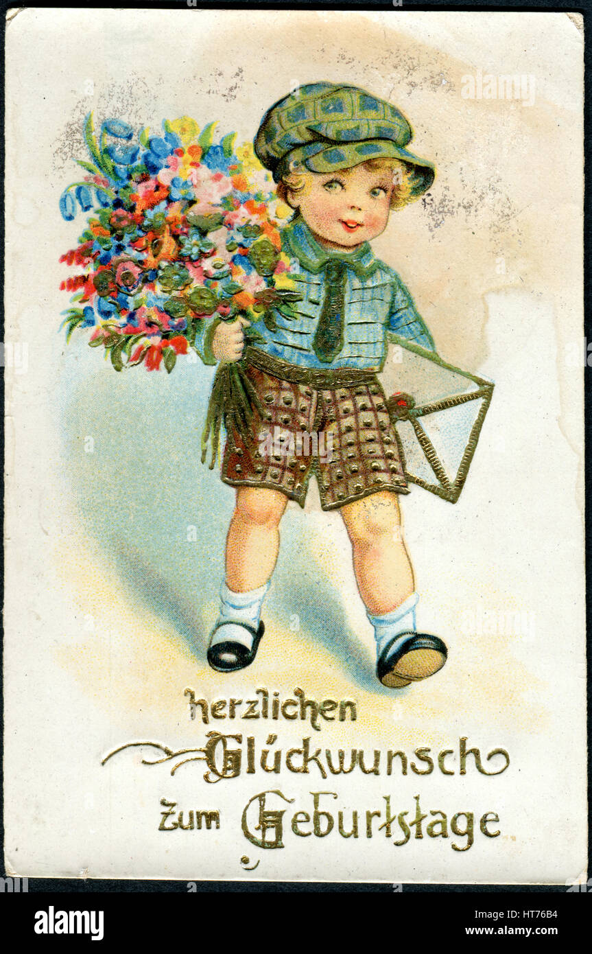 Deutschland - ca. 1935: Ein Gruß Postkarte gedruckt in Deutschland, zeigt eine junge mit Blumen. Die Inschrift in Deutsch: Happy Birthday, ca. 1935 Stockfoto