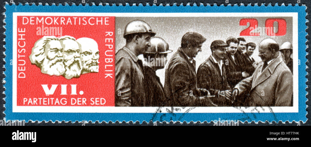 Eine Briefmarke gedruckt in Deutschland (DDR), gewidmet 7. Kongress der Sozialistischen Einheitspartei Deutschlands, zeigt die Walter Ulbricht und Fabrikarbeiter Stockfoto