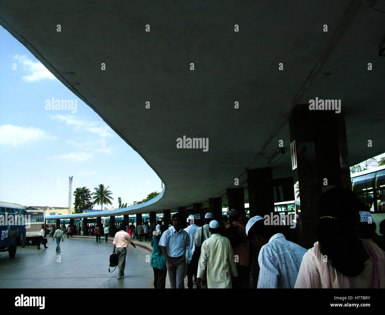 Bangalore City Majestic Junction Inter State Bus Station ( Bus Stand ) von Karnataka, Bengaluru, Indien (Copyright © Saji Maramon) Stockfoto