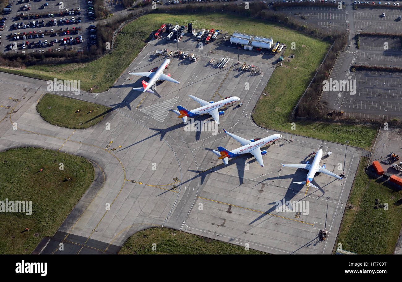 Luftaufnahme von Jet2.com Flugzeuge geparkt auf dem Vorfeld des Flughafen Leeds-Bradford, West Yorkshire, Großbritannien Stockfoto