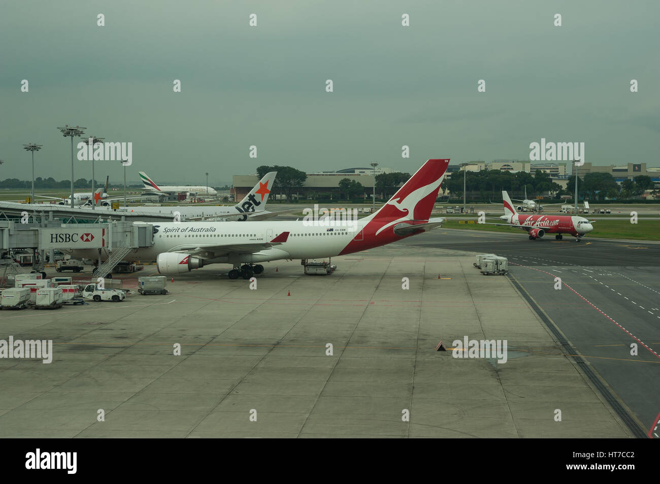 16.01.2017, Singapur, Republik Singapur, Asien - eine Ansicht von Flugzeugen auf dem Vorfeld des Terminal 1 am Flughafen Singapur Changi. Stockfoto