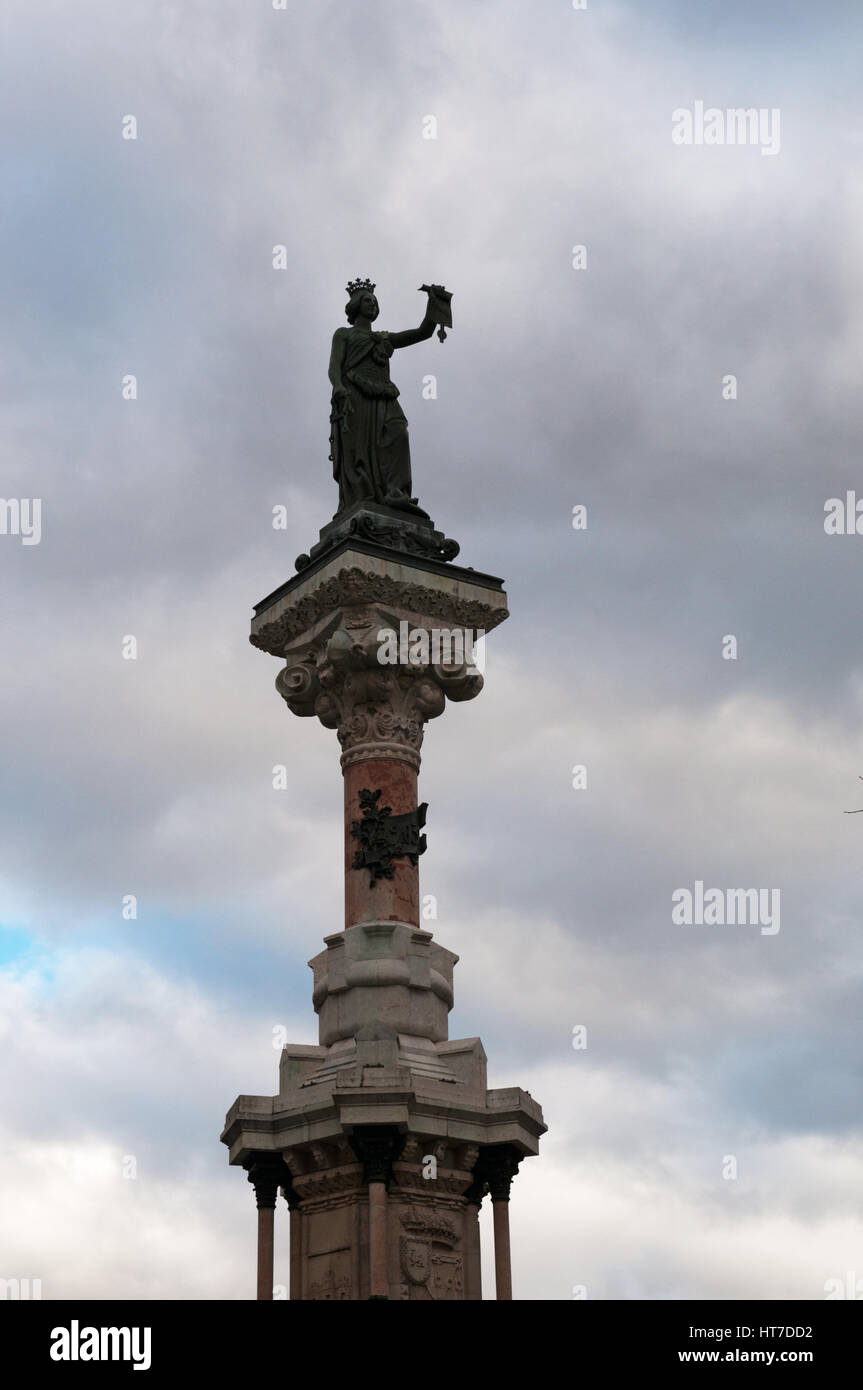 Spanien: Monumento ein Los Fueros, Denkmal für die allgemeine Charta von Navarra, die Gesetze des Königreichs Navarra bis 1841 von Pamplona gewidmet Stockfoto