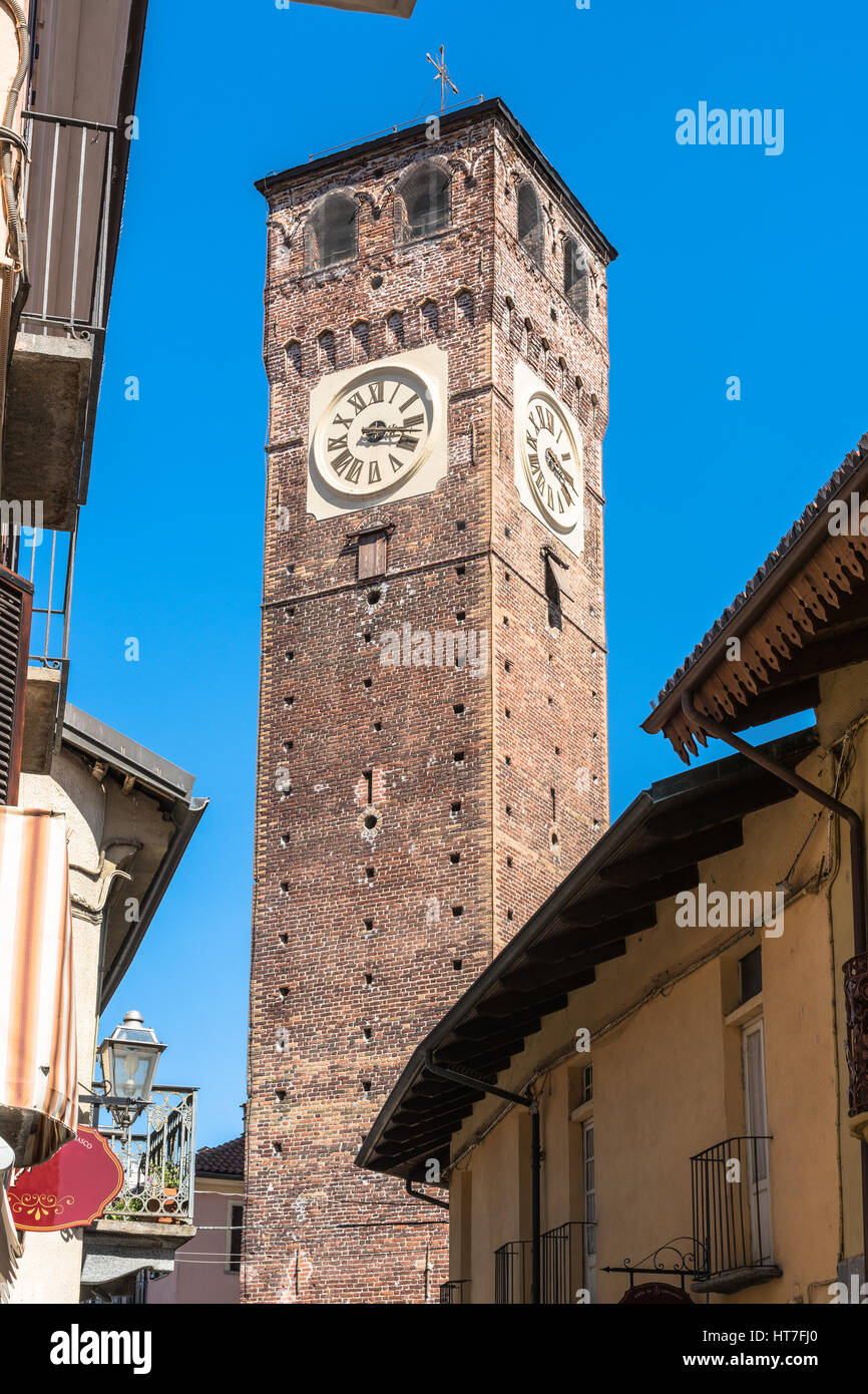 Blick auf den mittelalterlichen bürgerlichen Turm Grugliasco Stockfoto