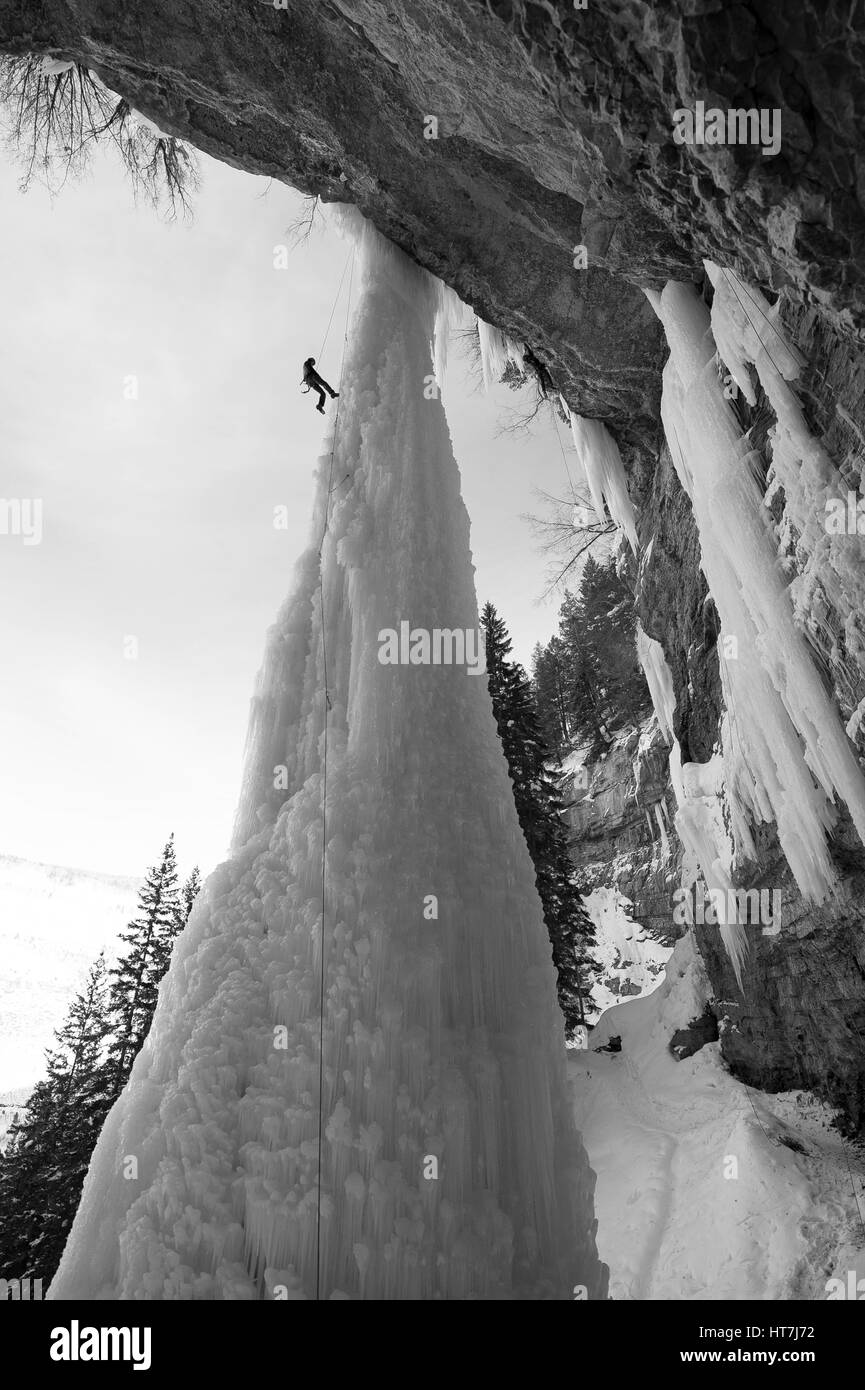 Niedrigen Winkel Ansicht des Eiskletterns Fang In Vail, Colorado Stockfoto