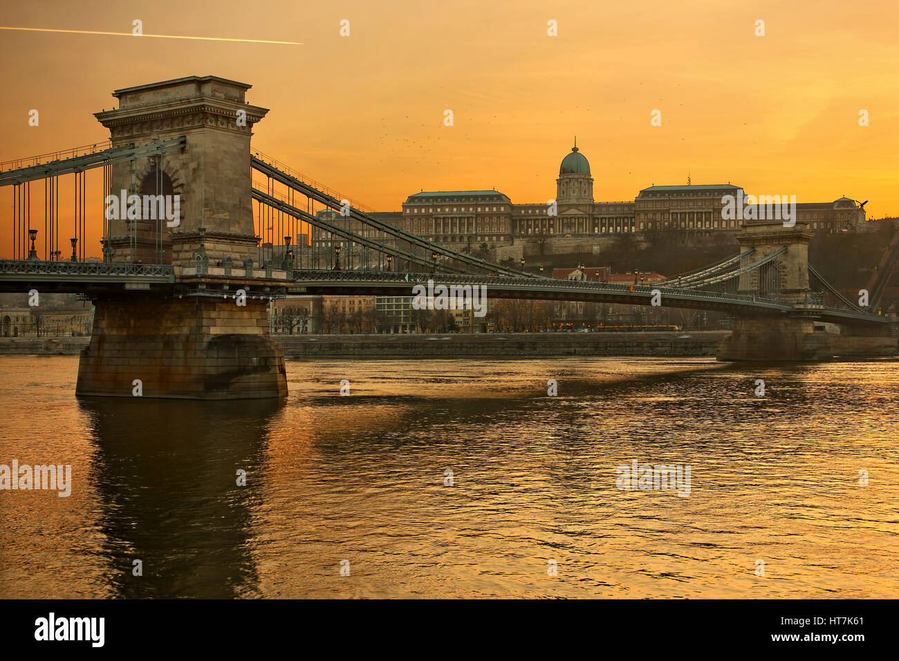 Die Donau, Széchenyi-Brücke (oder "Kettenbrücke") und den königlichen Palast. Budapest, Ungarn. Stockfoto