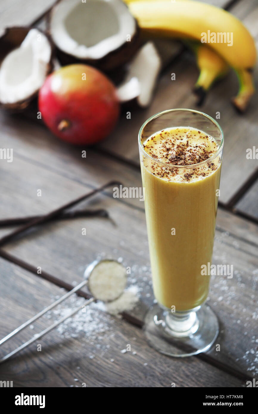 Mango Milkshake Stockfotos &amp; Mango Milkshake Bilder - Alamy