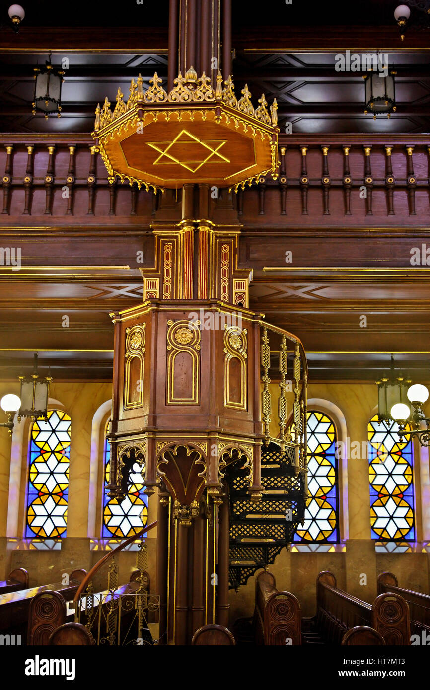 Die Kanzel in die große Synagoge ("Dohany Straße Synagoge"), die größte in Europa und die zweitgrößte in der Welt. Budapest, Ungarn. Stockfoto