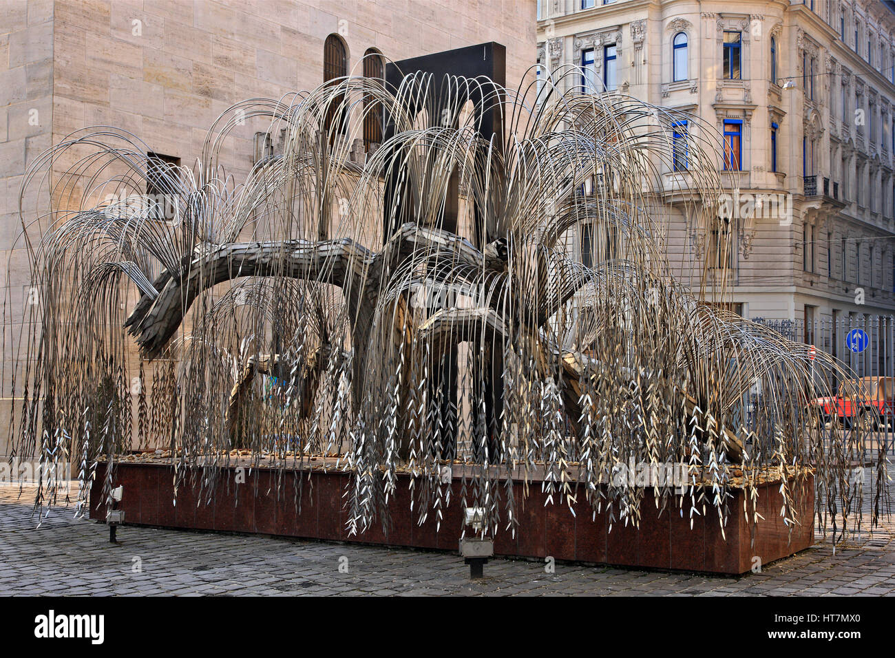 Der Emanuel-Baum (oder 'Baum des Lebens') eine Skulptur des berühmten ungarischen Bildhauers Imre Varga in den Holocaust Memorial Garden, Budapest, Ungarn. Stockfoto