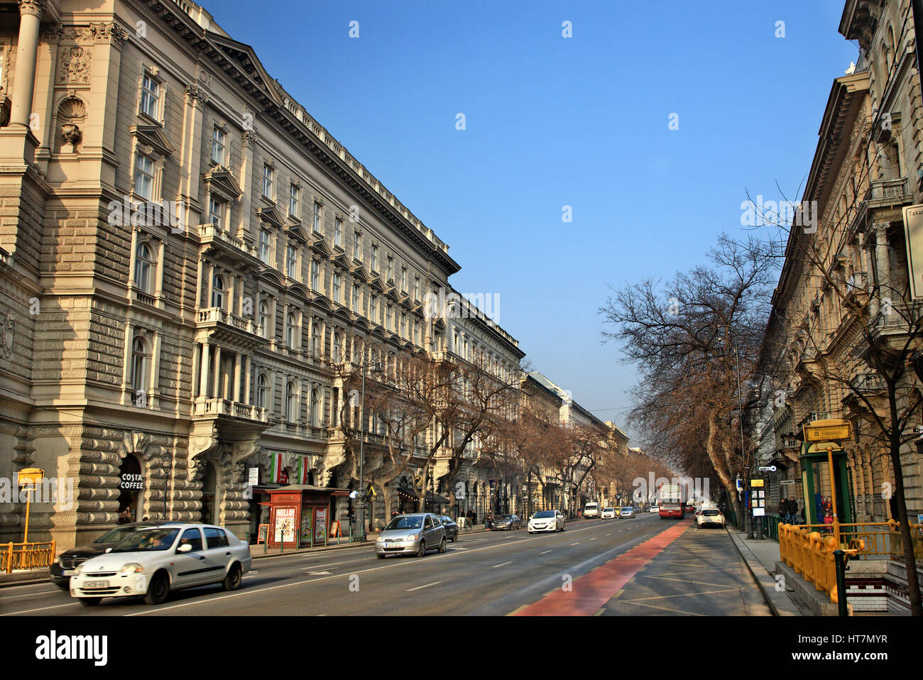 Andrássy Avenue ist ein Boulevard in Budapest, Ungarn, aus dem Jahr 1872. Es verbindet Erzsébet Quadrat mit dem Stadtwäldchen Stockfoto