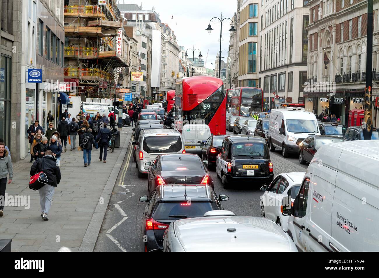 Verkehr im Stillstand auf The Strand central London UK Stockfoto