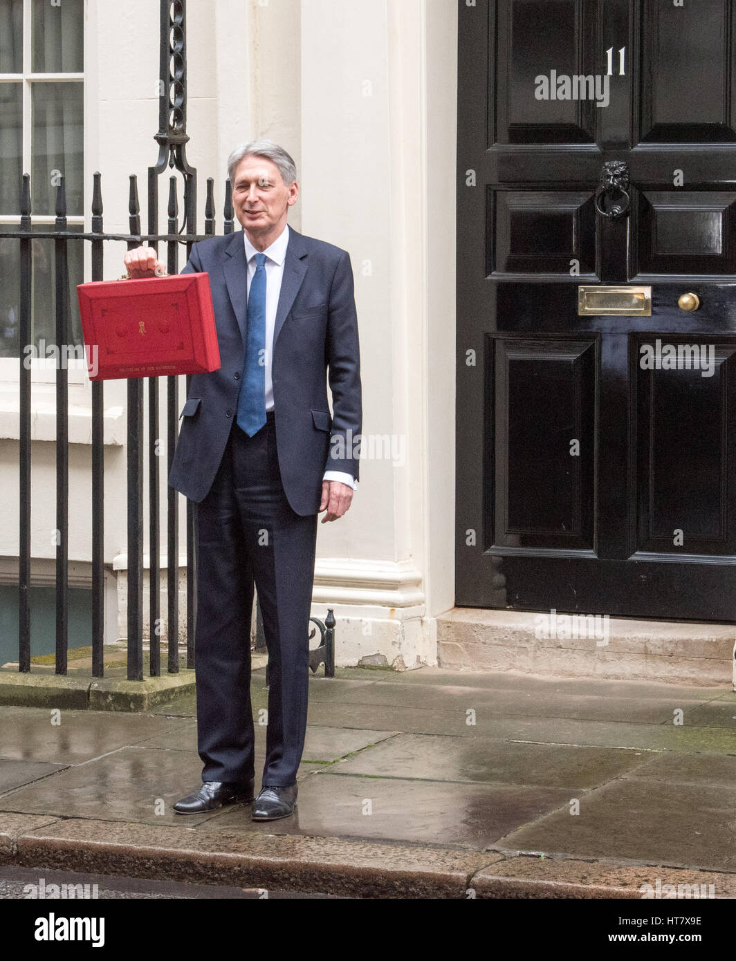 London, UK. 8. März 2017. Phillip Hammond, die Kanzlerin lässt 11 Downing Street für die Budget-Gutschrift: Ian Davidson/Alamy Live News Stockfoto