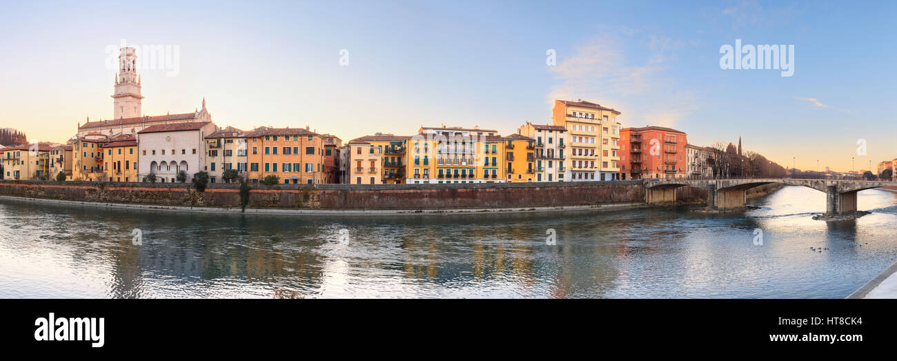 Verona Altstadt, Blick auf Fluss Stockfoto