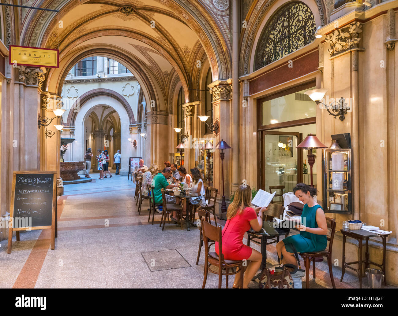 Wien. Café und Geschäfte in Freyung Passage, Palais Ferstel, Innere Stadt, Wien, Österreich Stockfoto