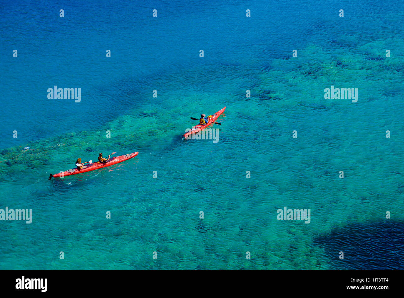 See-Kajak in Tuquoise Gewässern Stockfoto
