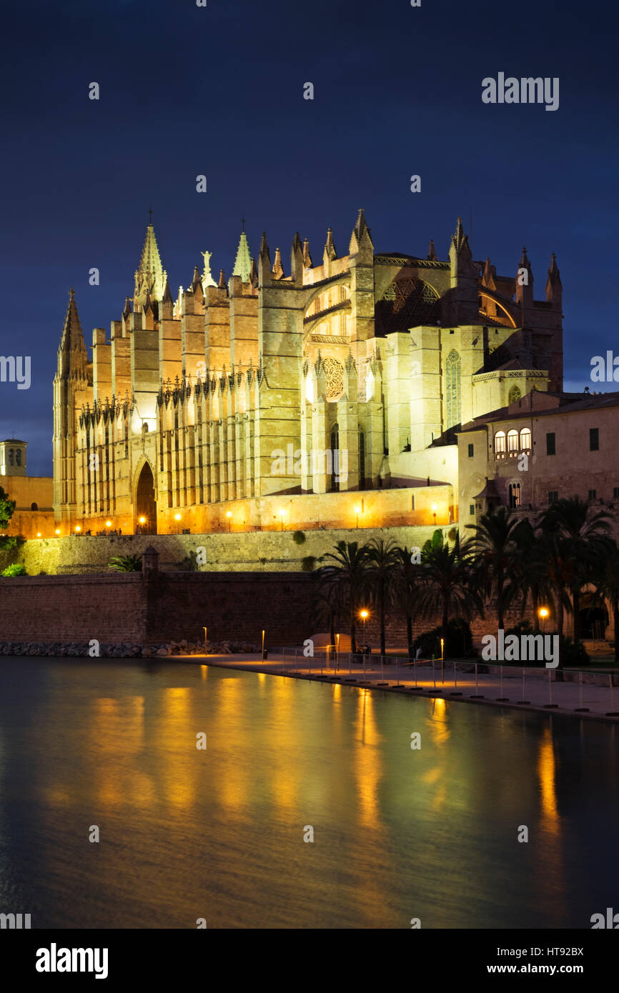 Catedral de Santa María de Palma de Mallorca bei Nacht, Palma, Mallorca, Spanien Stockfoto