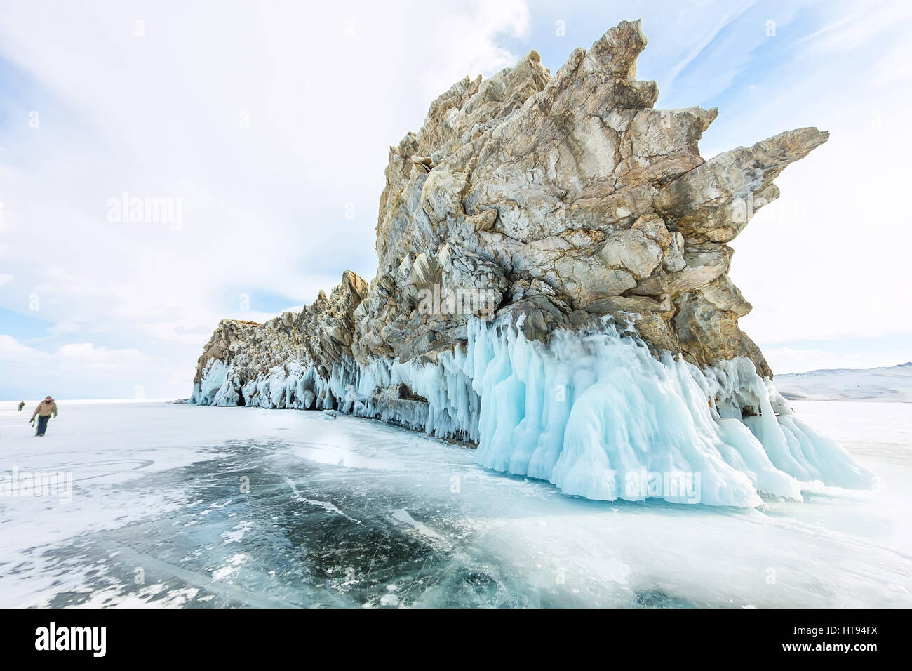 Transparente Eis am Baikalsee in der Nähe von Ogoy Insel. Sibirien, Russland. Stockfoto