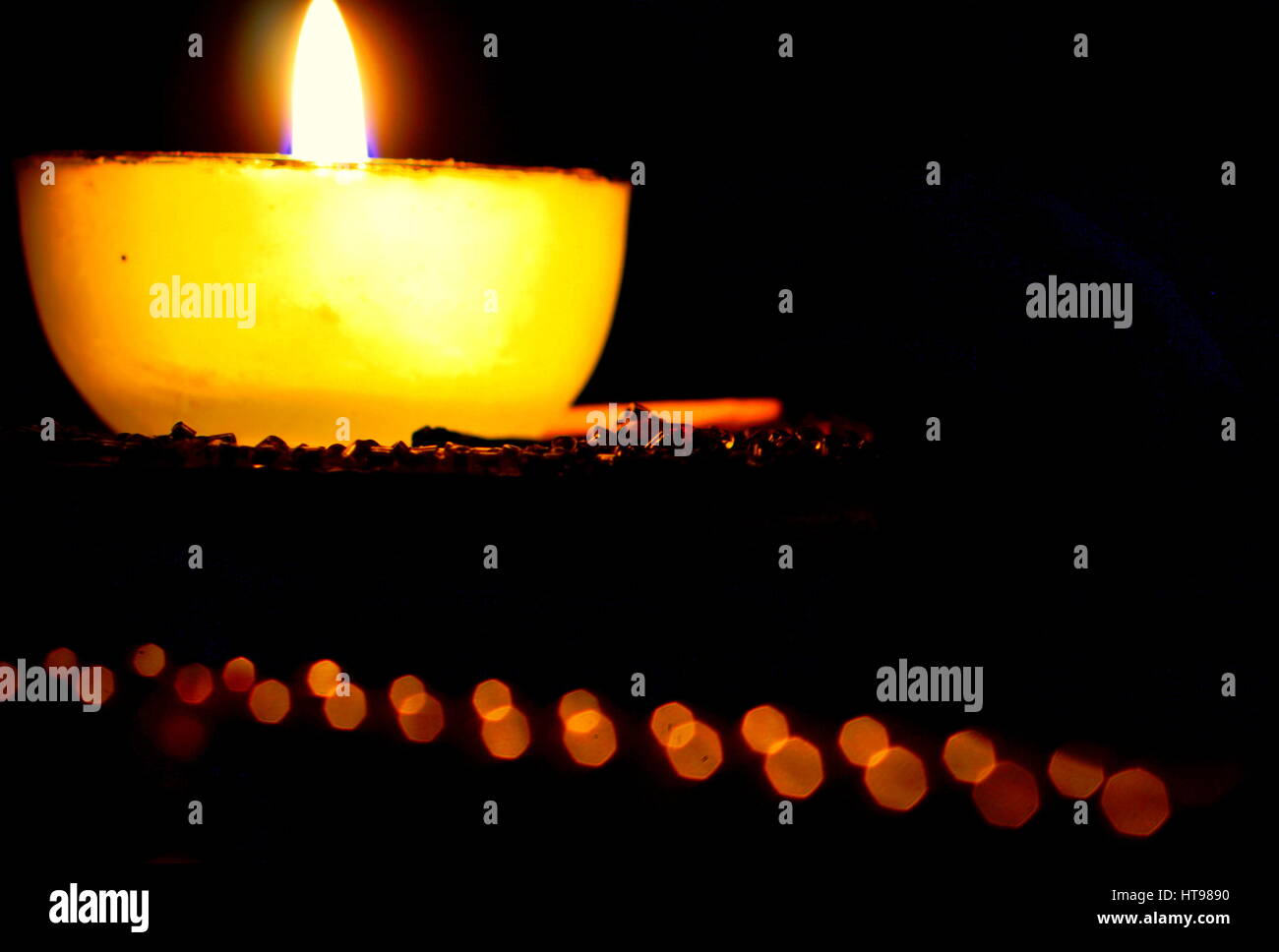Glück liegt in der Luft. die Diwali überall zeigen wir einige Liebe und Pflege und Wünsche allen da draußen. Happy Diwali Stockfoto