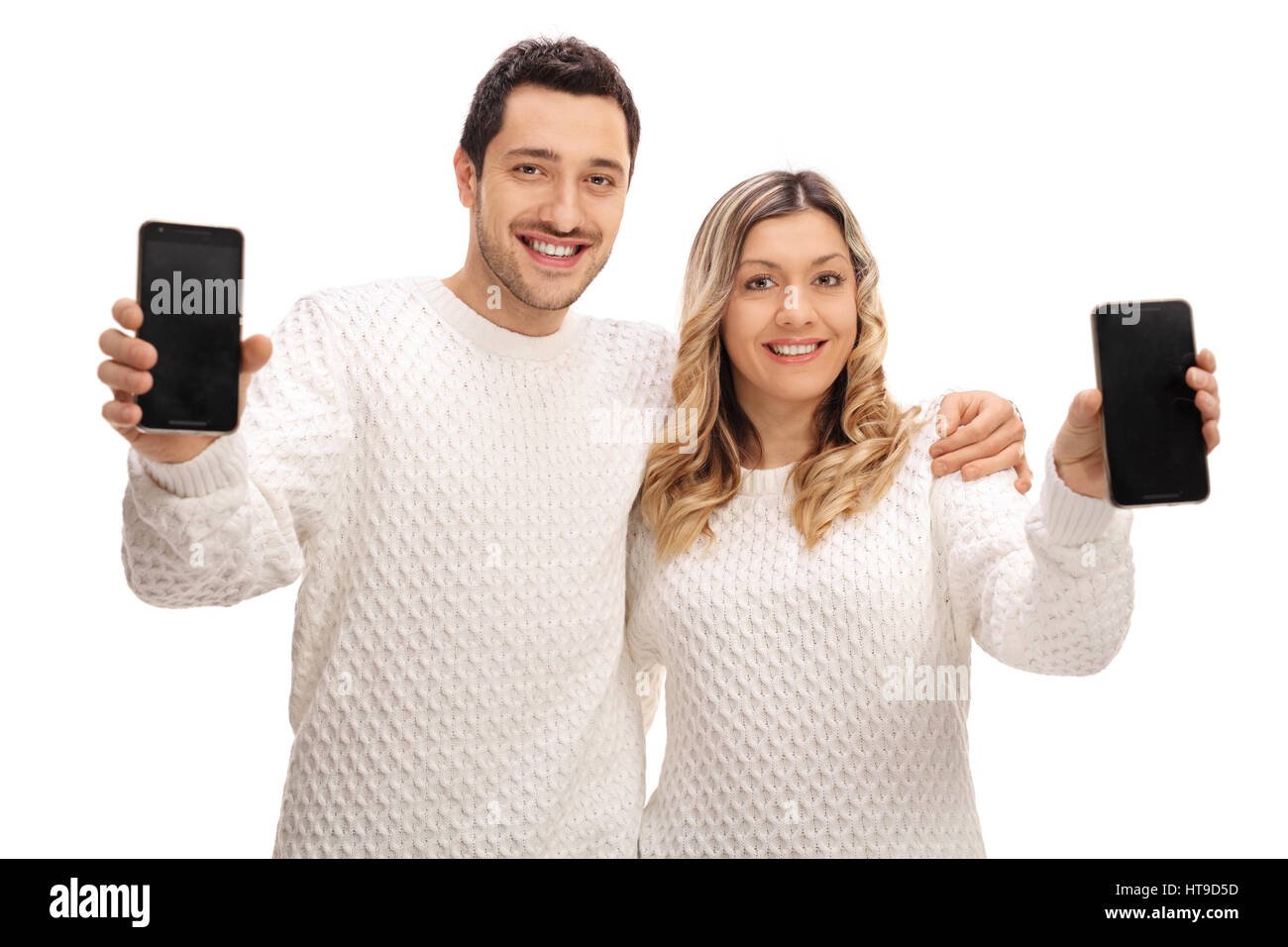 Junges Paar zeigen Handys, die Kamera isoliert auf weißem Hintergrund Stockfoto
