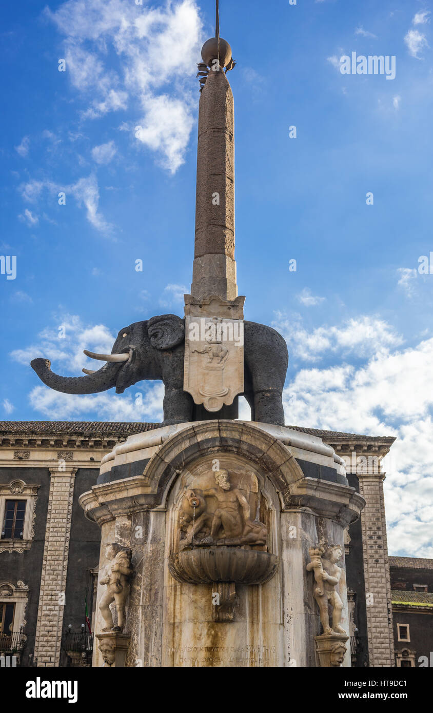 18. Jahrhundert Elefant-Brunnen (Fontana dell'Elefante auch genannt u Liotru) am Domplatz (Piazza del Duomo), Symbol von Catania, Sizilien, Italien Stockfoto