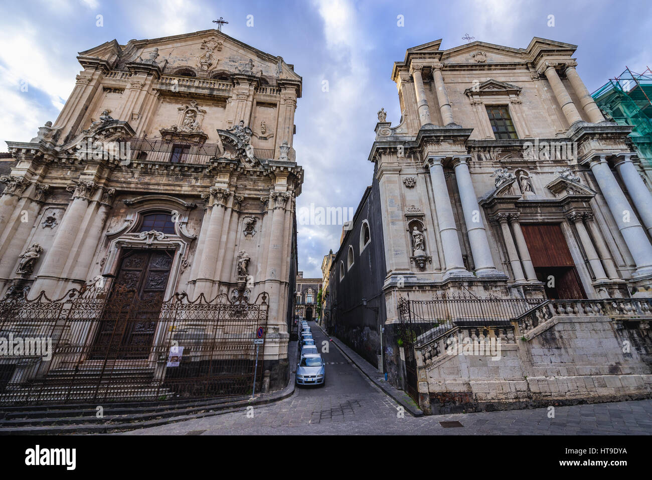 Kirche des Heiligen Benedikt (links) und Kirche von Saint Francis Borgia in Catania Stadt auf der Ostseite der Insel Sizilien, Italien Stockfoto