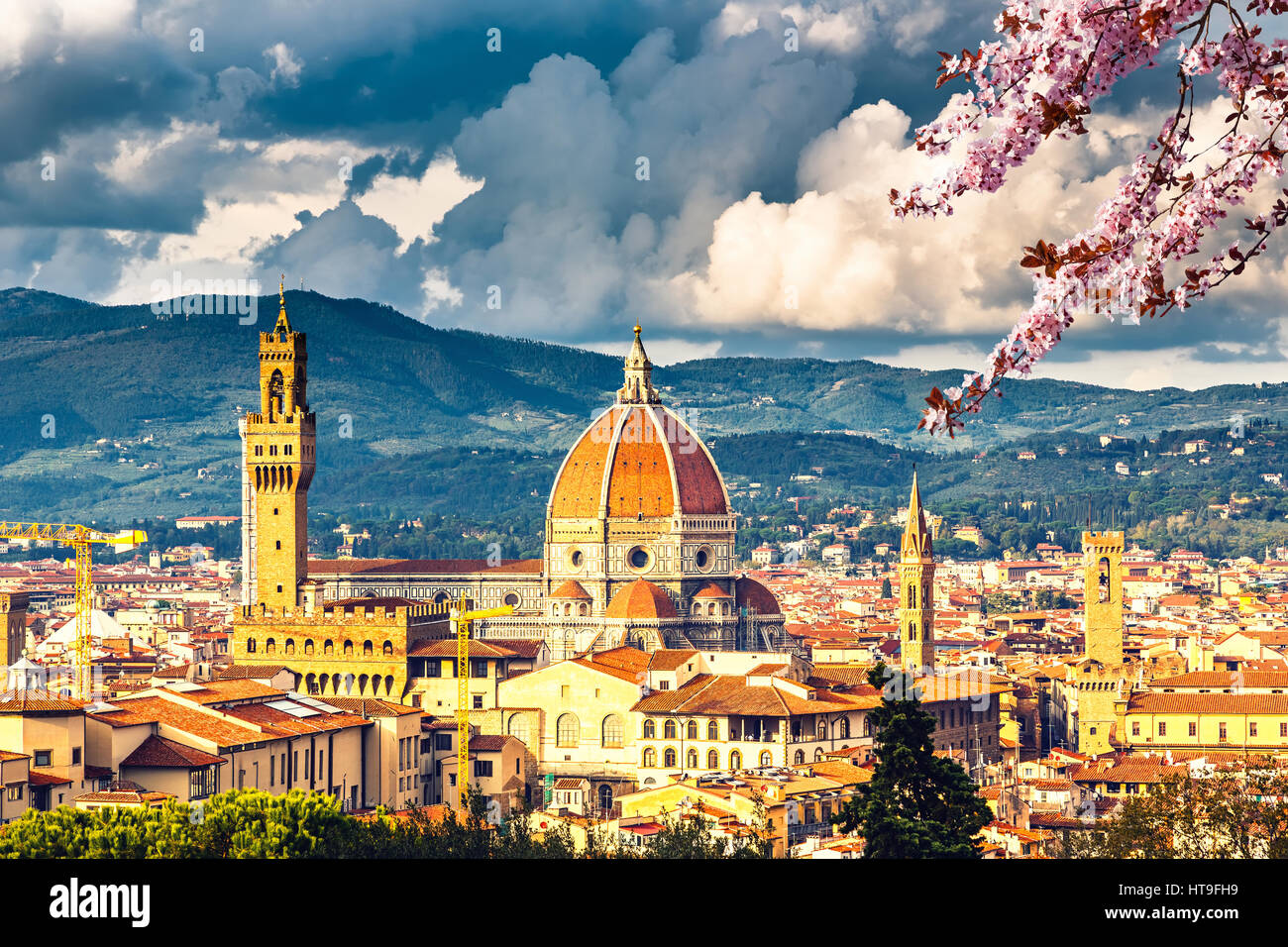 Blick auf Florenz und Duomo Kathedrale bei Frühling, Italien Stockfoto