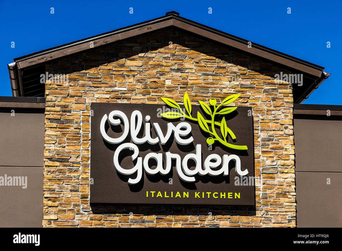 Muncie - ca. März 2017: Olive Garden Italian Restaurant. Olive Garden ist eine Division der Darden Restaurants V Stockfoto