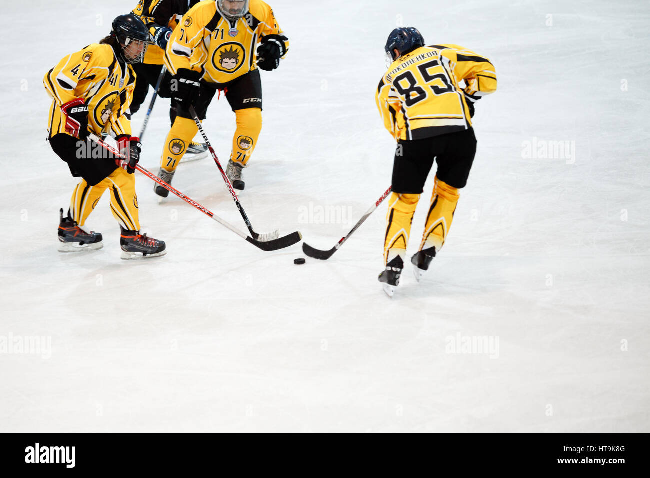 Moskau, Russland - 22. Januar 2017: Amateur Hockey League Playoff-77. Spiel zwischen Hockey-Team "New Jersey 53' und Hockey team"Grizzly-2". Stockfoto