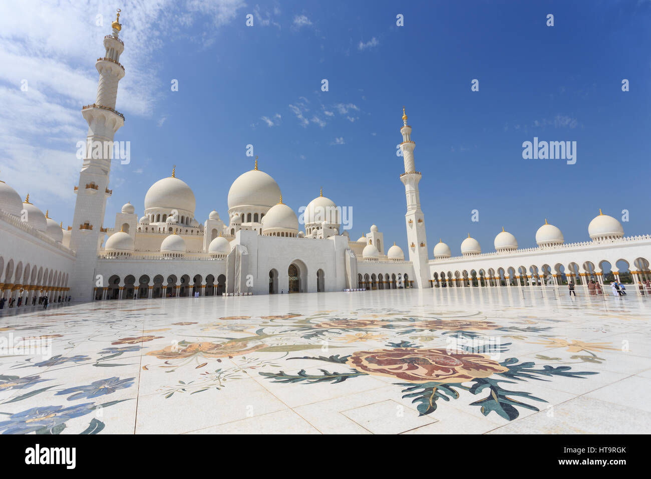 Sheikh Zayed Grand Moschee in der Abenddämmerung, Abu-Dhabi, UA Stockfoto