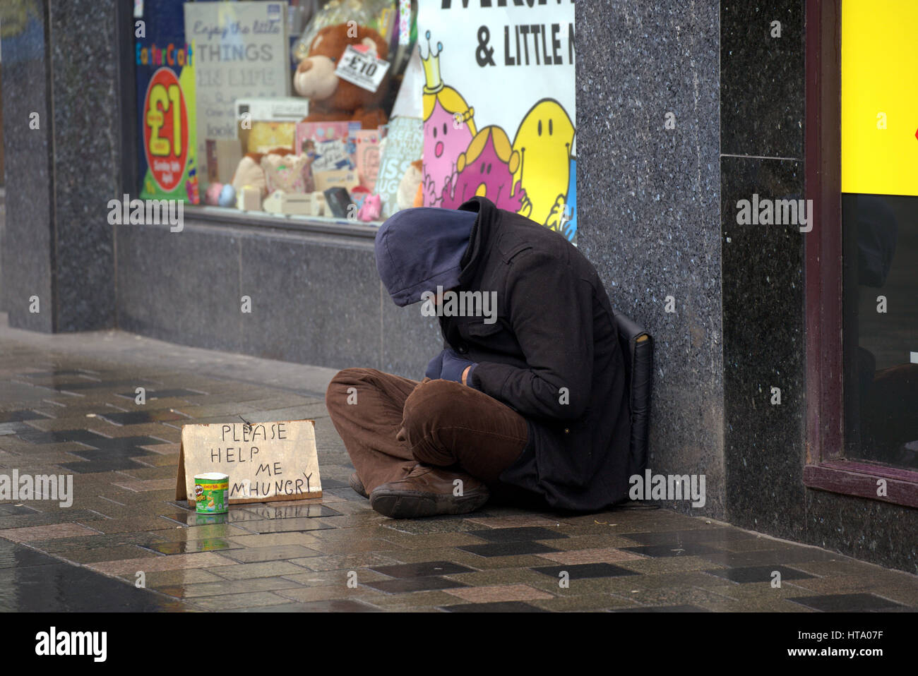 obdachlos in den uk Betteln auf der Straße Stockfoto
