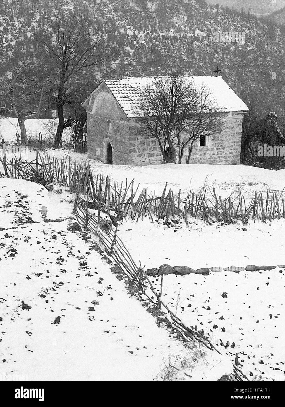 Kirche im Dorf Polska Skakavitsa, Region Kyustendil, Bulgarien. Stockfoto