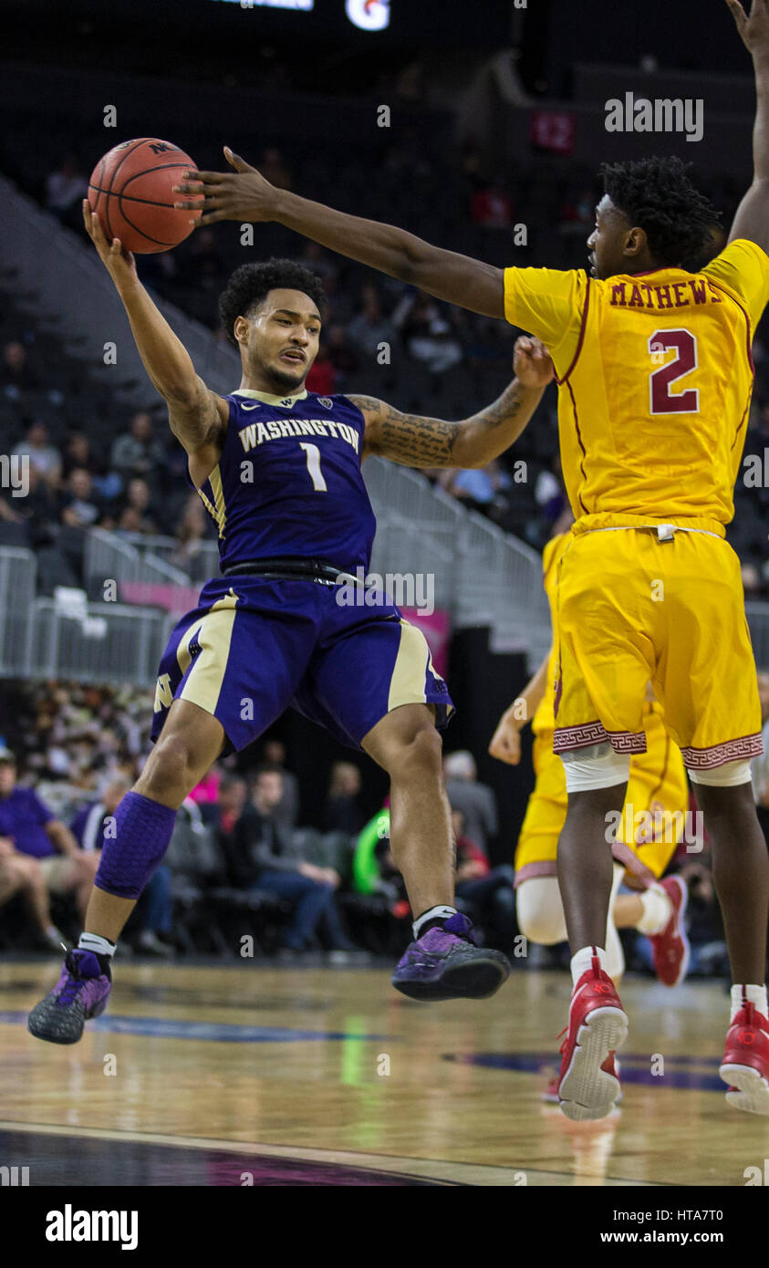 7. März 2017 Las Vegas, NV, Vereinigte Staaten von Amerika Washington Guard David Crisp (1) 22 Punkte und 7 helfen am Mitte Hof während der NCAA-Pac-12 Herren-Basketball-Turnier zwischen den USC Trojans und Washington Huskies 73-78 verlorenen Sieg bei T-Mobile Arena Las Vegas, NV. Thurman James/CSM Stockfoto